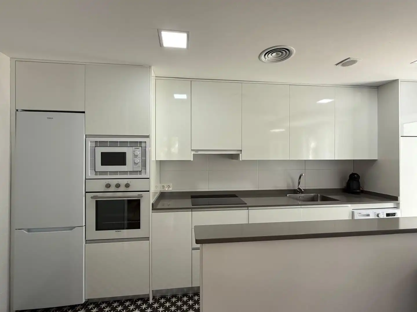 Flat for rent in Calle Rector Federico Mayor Zaragoza, 19, Playa de Granada Kitchen of Flat for rent in Motril with Air Conditioner, Heating and Parquet flooring