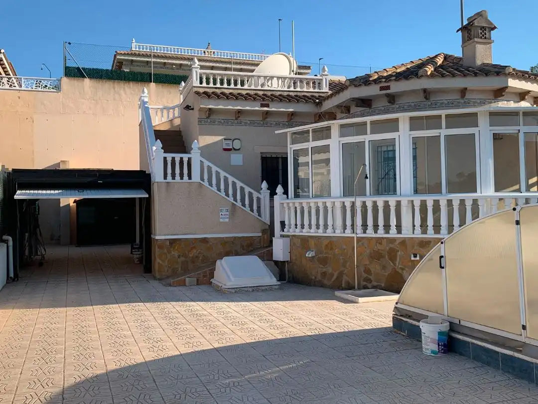 Flat for sale in Calle Holanda, 27, Bigastro Exterior view of Flat for sale in Bigastro with Air Conditioner, Heating and Private garden