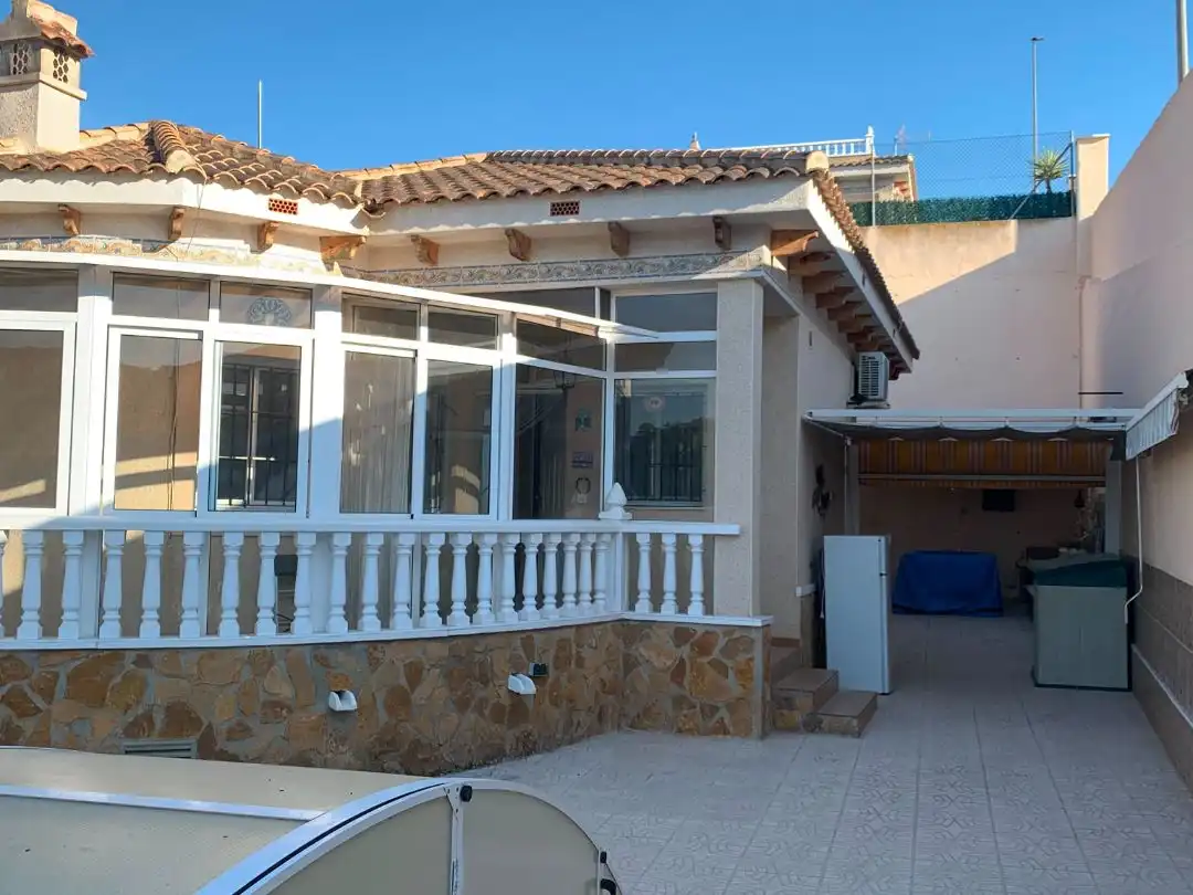 Flat for sale in Calle Holanda, 27, Bigastro Exterior view of Flat for sale in Bigastro with Air Conditioner, Heating and Private garden