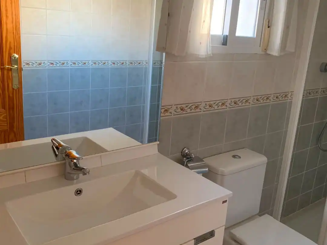 Flat for sale in Calle Holanda, 27, Bigastro Bathroom of Flat for sale in Bigastro with Air Conditioner, Heating and Private garden