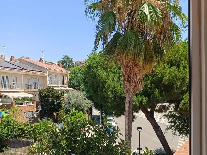 Flat for sale in Carrer Flos i Calcat, 163, Centre Exterior view of Flat for sale in El Masnou with Air Conditioner, Heating and Terrace