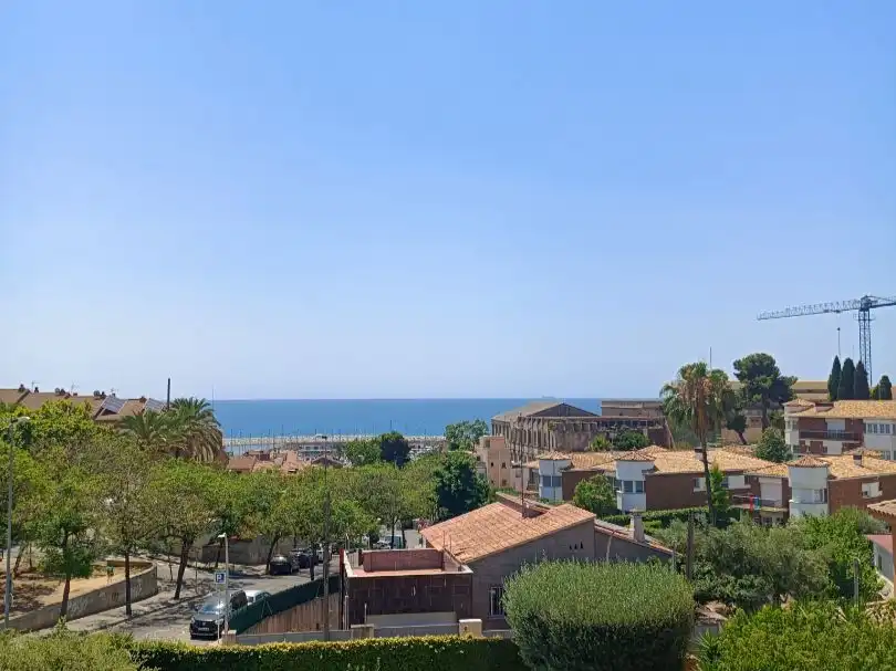 Flat for sale in Carrer Flos i Calcat, 163, Centre Exterior view of Flat for sale in El Masnou with Air Conditioner, Heating and Terrace