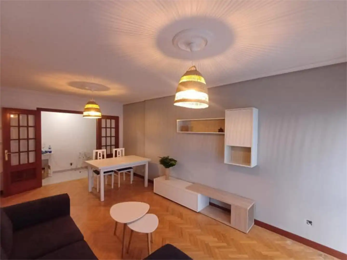 Wohnung zum Verkauf in Sarria Wohnzimmer von Wohnung zum Verkauf in Sarria mit Heizung und Privatgarten
