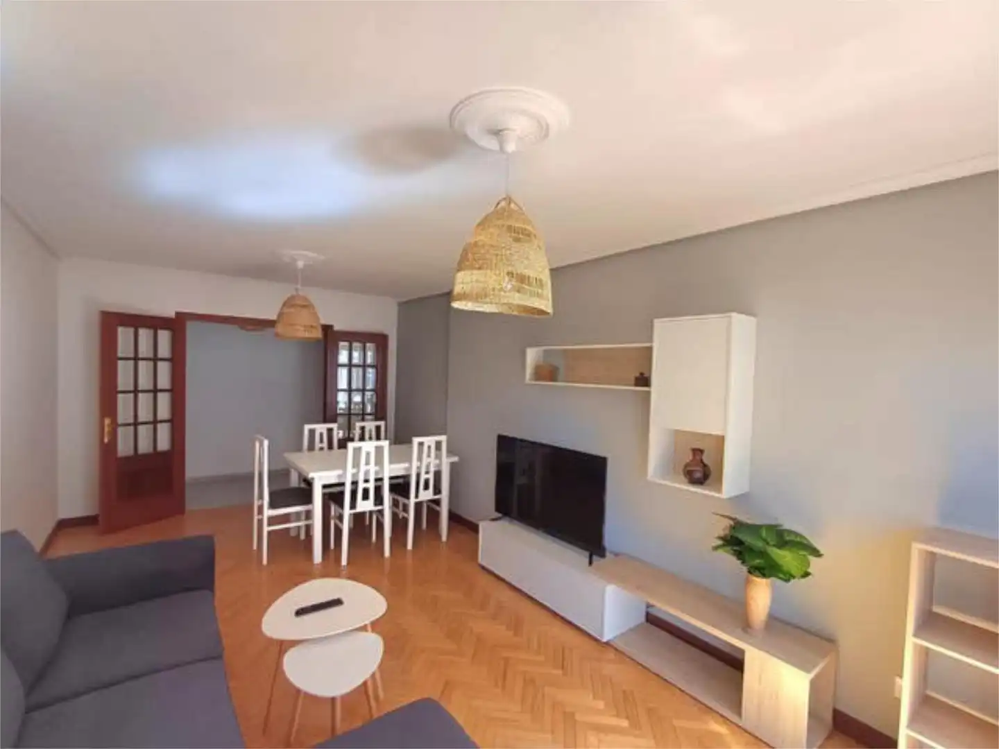 Wohnung zum Verkauf in Sarria Wohnzimmer von Wohnung zum Verkauf in Sarria mit Heizung und Privatgarten