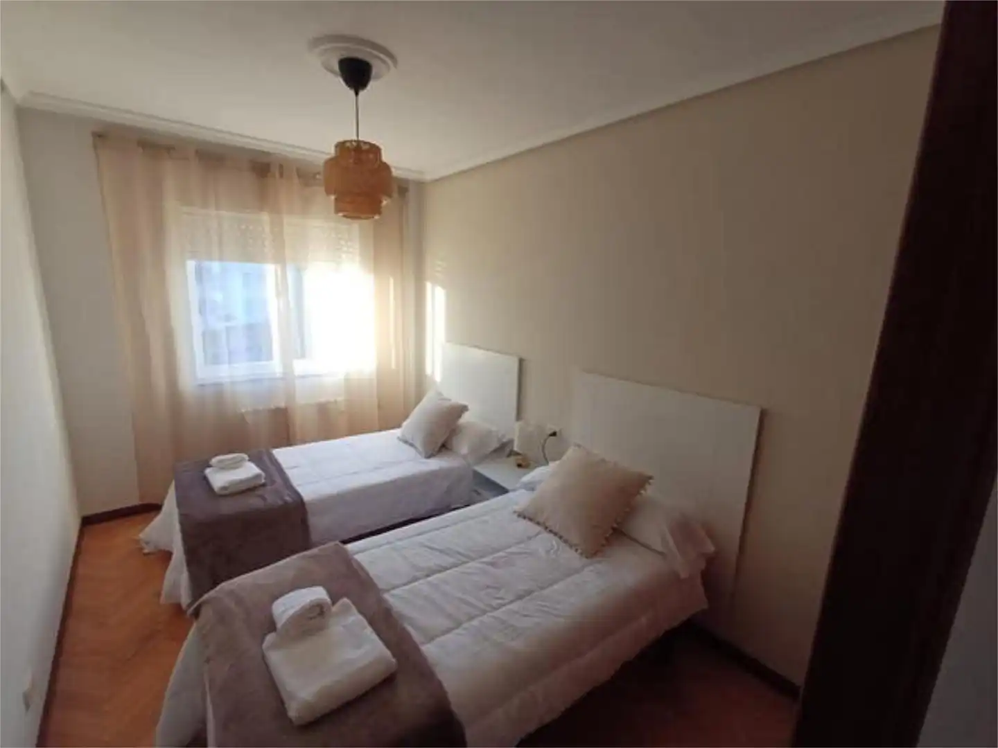 Wohnung zum Verkauf in Sarria Schlafzimmer von Wohnung zum Verkauf in Sarria mit Heizung und Privatgarten
