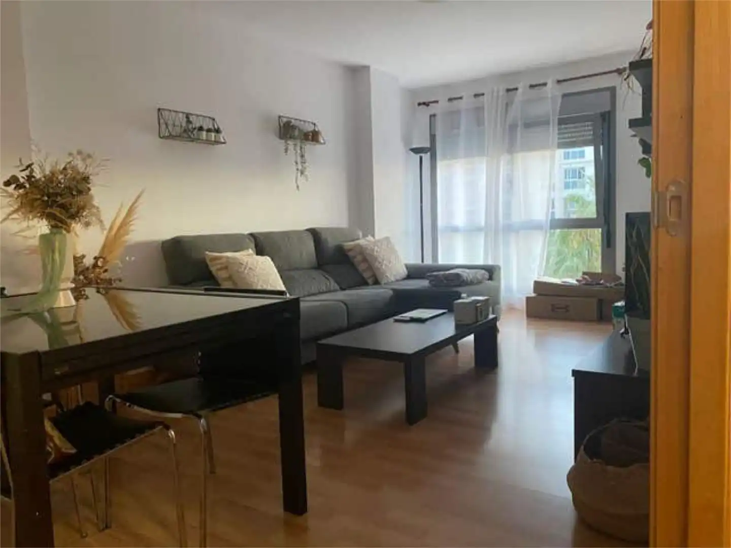 Piso en venta en Zona Avenida del Mar Sala de estar de Piso en venta en Castellón de la Plana / Castelló de la Plana con Calefacción, Trastero y Piscina