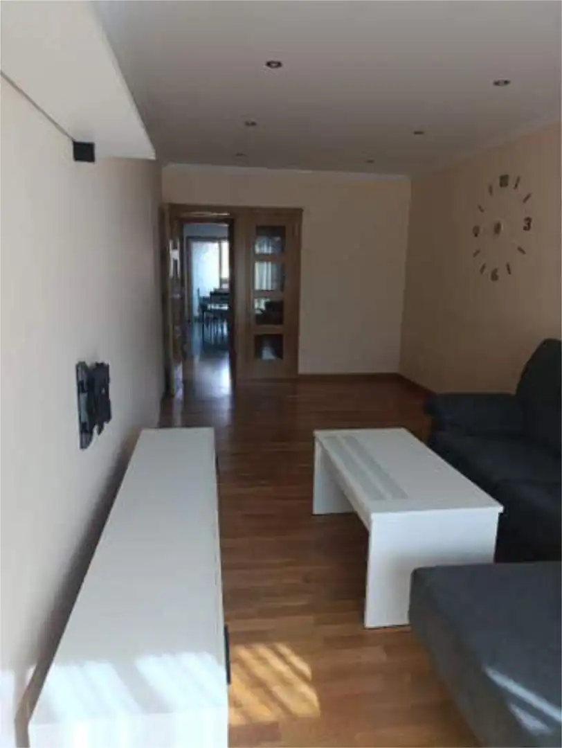 Pis de lloguer a Ordes Sala d'estar de Pis de lloguer en Ordes amb Calefacció, Traster i Moblat