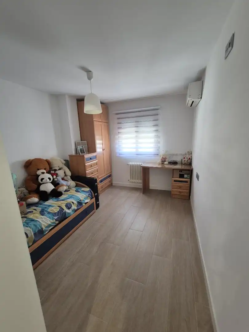 Pis en venda a Calle de Sefarad, 40, Hospital Dormitori de Pis en venda en Jaén amb Aire condicionat, Calefacció i Terrassa