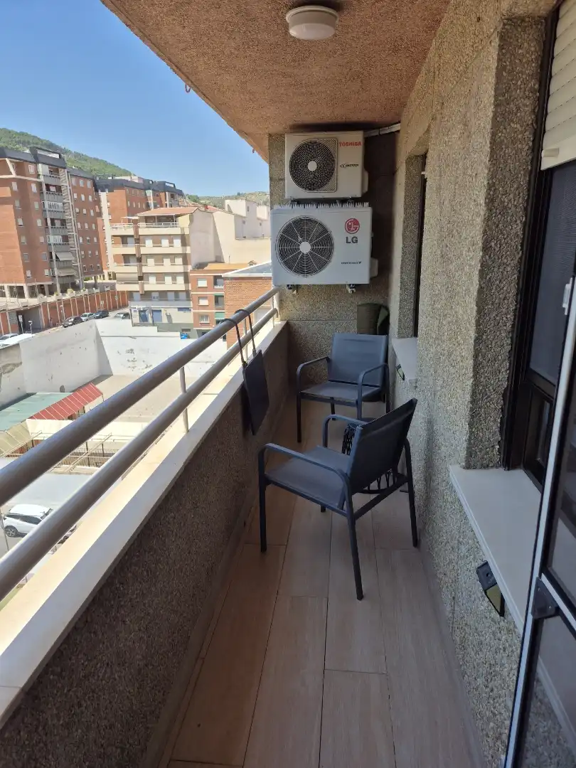 Pis en venda a Calle de Sefarad, 40, Hospital Terrassa de Pis en venda en Jaén amb Aire condicionat, Calefacció i Terrassa