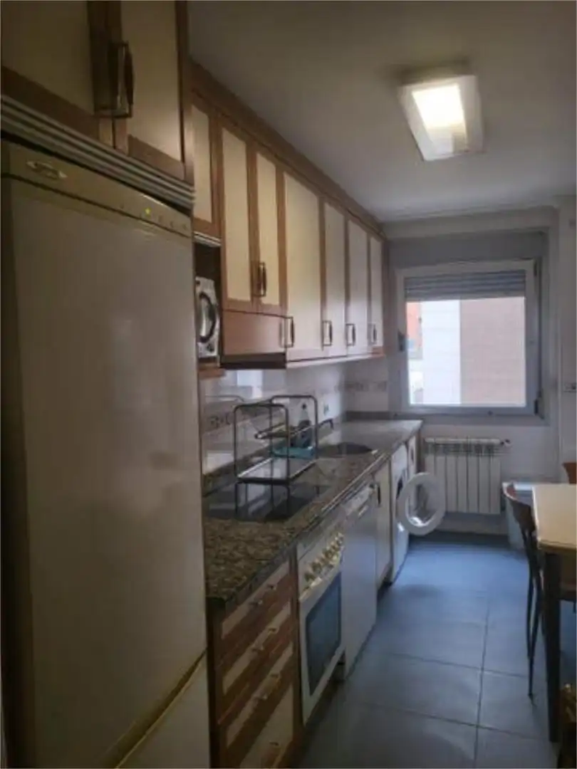 Cocina de Piso de alquiler en Oviedo  con Calefacción, Jardín privado y Trastero