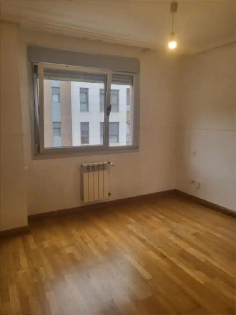 Habitación de Piso de alquiler en Oviedo  con Calefacción, Jardín privado y Trastero