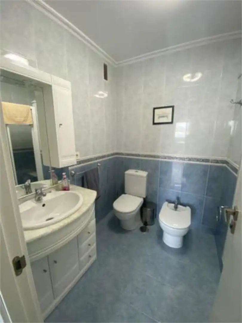 Badezimmer von Wohnungen zur Miete in Baiona mit Privatgarten und Möbliert