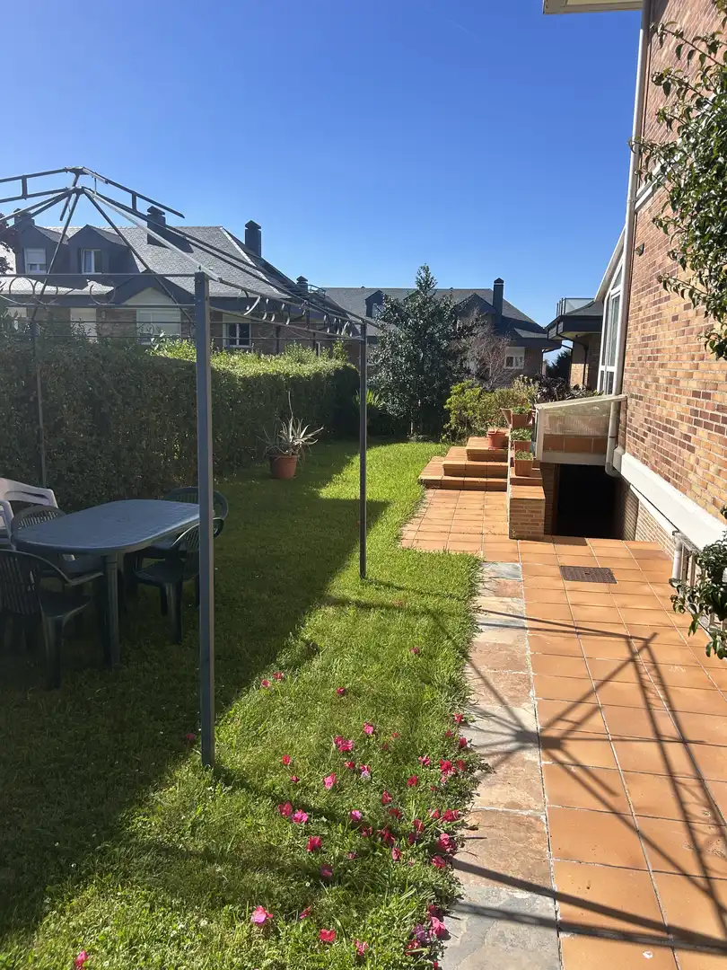 Houses for sale in Urbanización Monte Corbán, 20, Sancibrián Terrace of Houses for sale in Santa Cruz de Bezana with Heating, Private garden and Parquet flooring