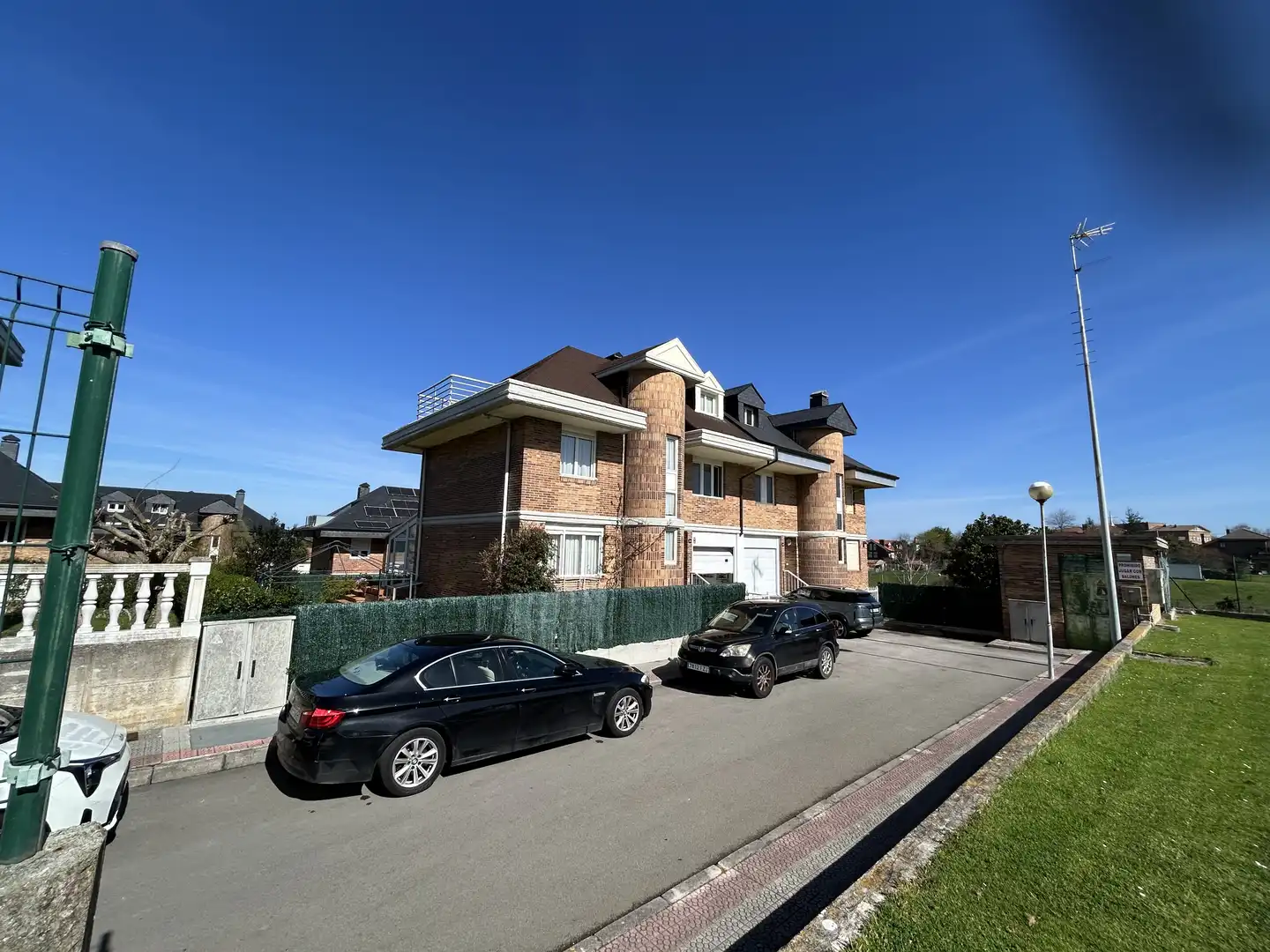 Houses for sale in Urbanización Monte Corbán, 20, Sancibrián Exterior view of Houses for sale in Santa Cruz de Bezana with Heating, Private garden and Parquet flooring