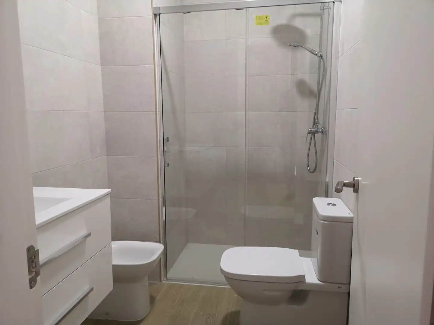 Piso de alquiler en Calle Solano, 3, Cádiz Capital Baño de Piso de alquiler en Cádiz Capital con Aire acondicionado y Balcón