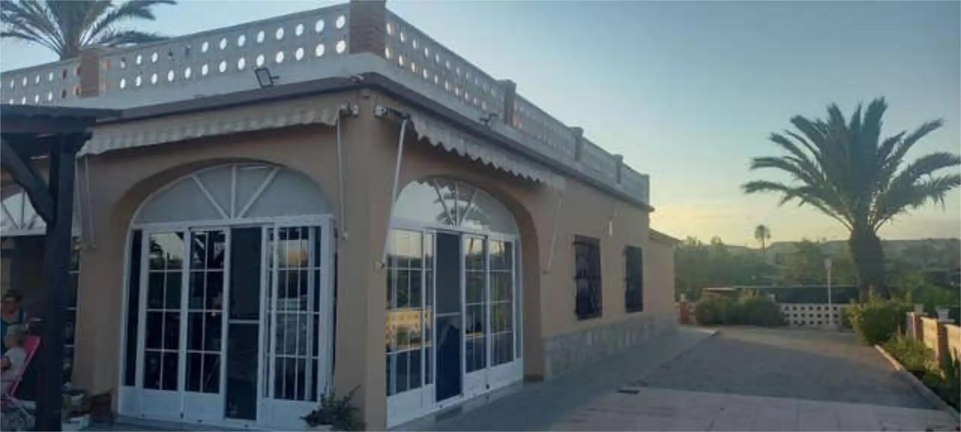 Vista exterior de Casa adosada en venta en Elche / Elx con Calefacción, Jardín privado y Terraza