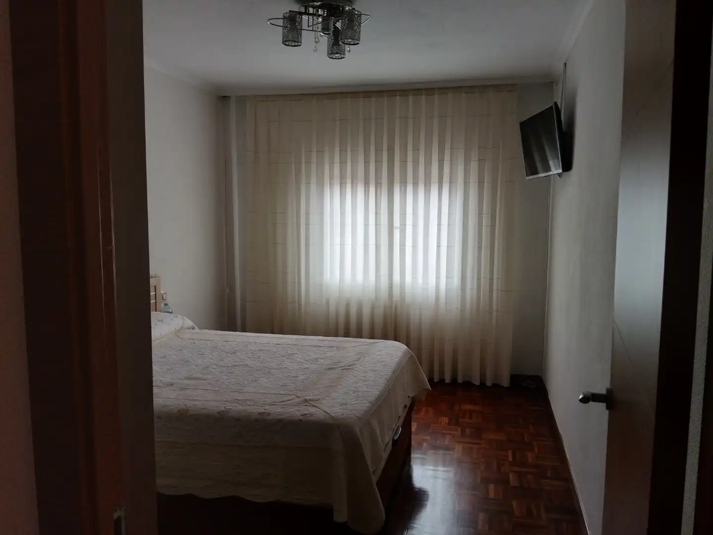 Pis en venda a Avenida Eysines, Piedras Blancas Dormitori de Pis en venda en Castrillón amb Calefacció, Parquet i Forn