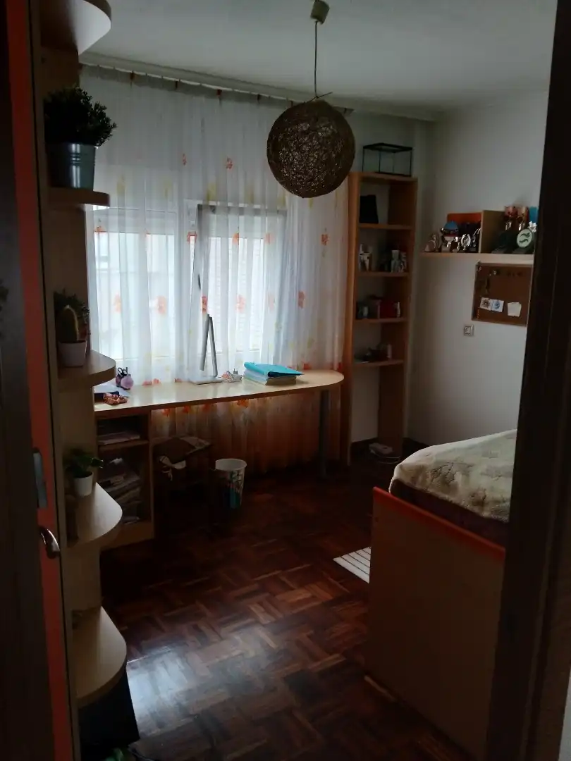 Pis en venda a Avenida Eysines, Piedras Blancas Dormitori de Pis en venda en Castrillón amb Calefacció, Parquet i Forn