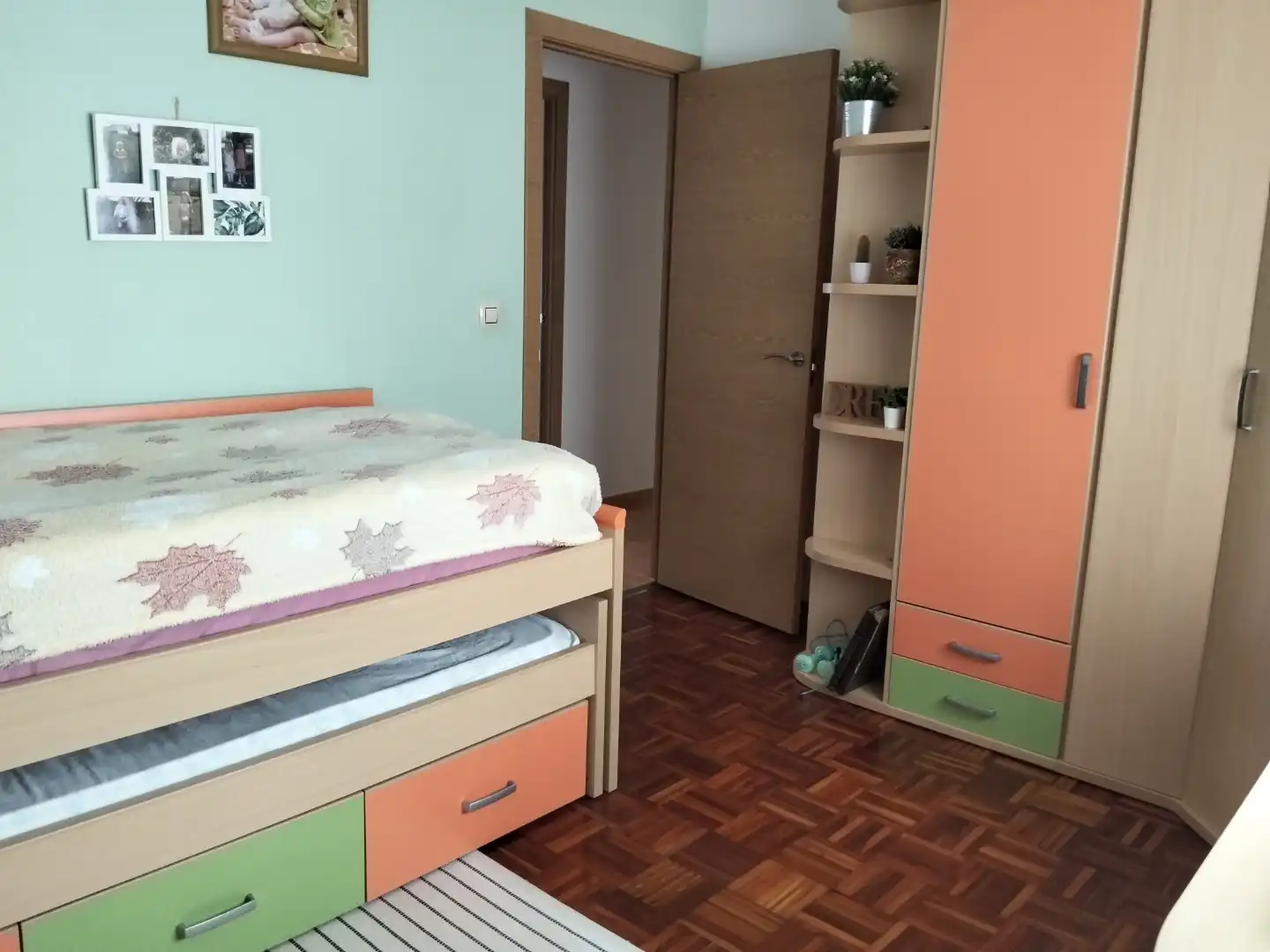 Pis en venda a Avenida Eysines, Piedras Blancas Dormitori de Pis en venda en Castrillón amb Calefacció, Parquet i Forn