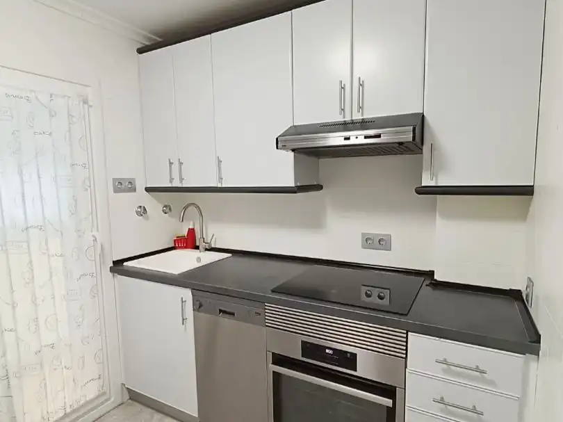 Flat for rent in Calle Doctor Bañuelos, 3, Hospital Kitchen of Flat for rent in Valladolid with Heating, Furnished and Balcony