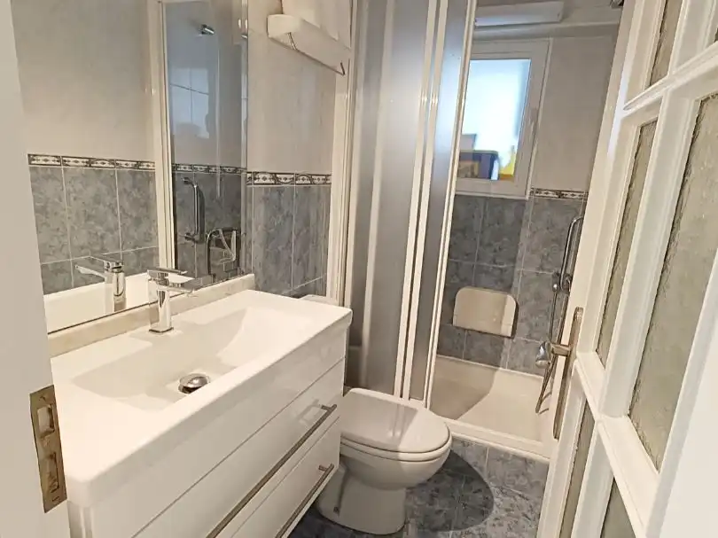 Flat for rent in Calle Doctor Bañuelos, 3, Hospital Bathroom of Flat for rent in Valladolid with Heating, Furnished and Balcony