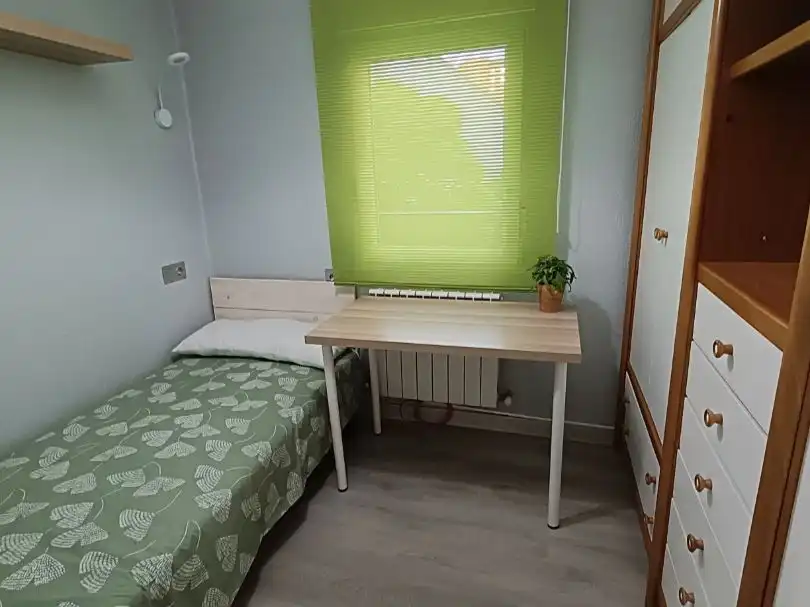 Flat for rent in Calle Doctor Bañuelos, 3, Hospital Bedroom of Flat for rent in Valladolid with Heating, Furnished and Balcony