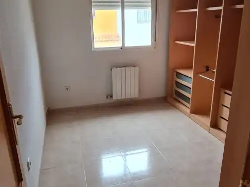 Casa adosada de lloguer a Calle Zafiro, 13, La Paz - Las Américas Dormitori de Casa adosada de lloguer en Linares amb Aire condicionat, Calefacció i Terrassa