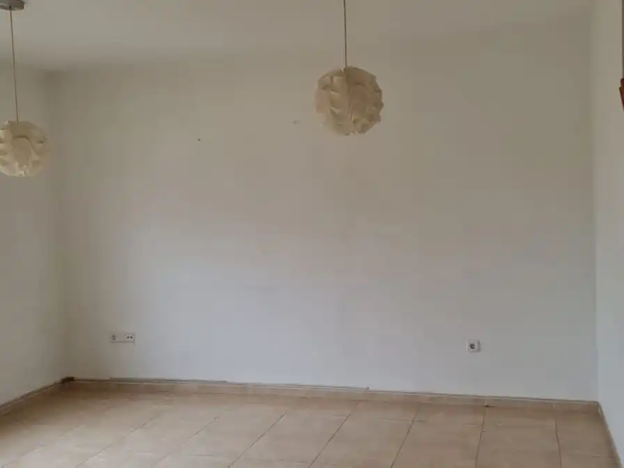 Casa adosada de lloguer a Calle Zafiro, 13, La Paz - Las Américas Menjador de Casa adosada de lloguer en Linares amb Aire condicionat, Calefacció i Terrassa