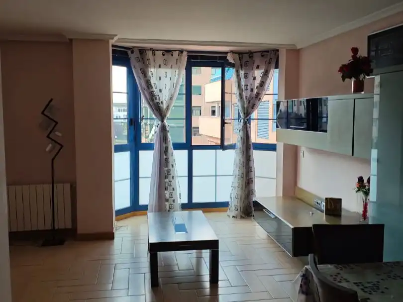 Sala d'estar de Pis en venda en  Madrid Capital amb Piscina