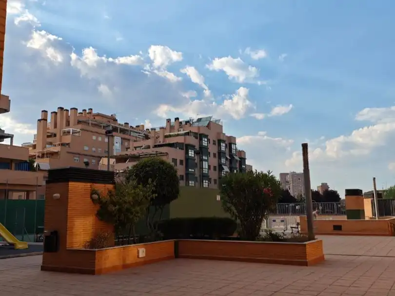 Vista exterior de Pis en venda en  Madrid Capital amb Piscina