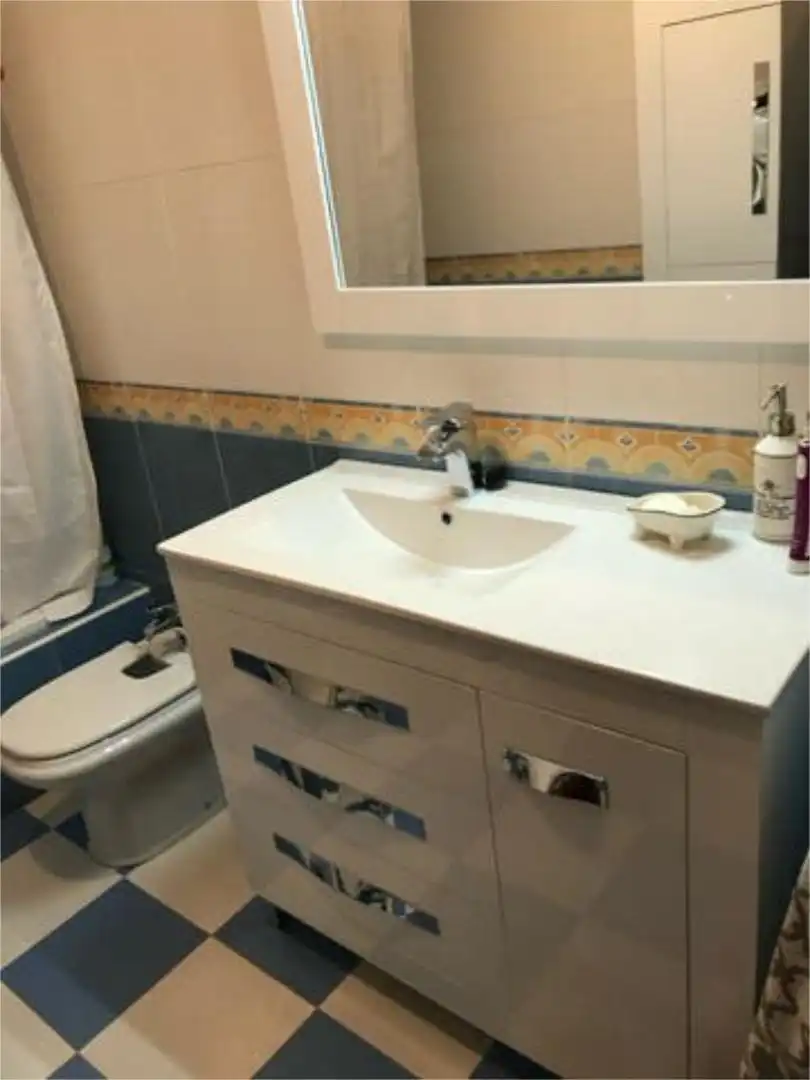 Flat for rent in Cabra Bathroom of Flat for rent in Cabra with Heating, Terrace and Swimming Pool