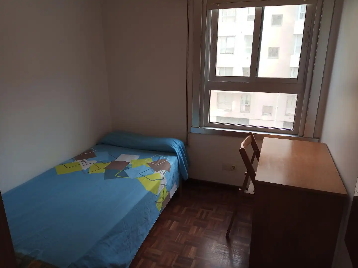 Piso de alquiler en Rúa Arquitecto Rey Pedreira, 2, Riazor - Visma Habitación de Piso de alquiler en A Coruña Capital con Parquet y Amueblado