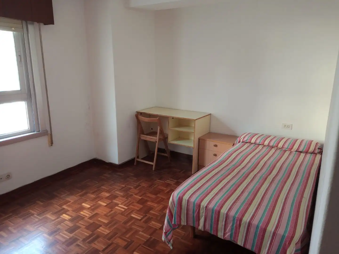 Piso de alquiler en Rúa Arquitecto Rey Pedreira, 2, Riazor - Visma Habitación de Piso de alquiler en A Coruña Capital con Parquet y Amueblado