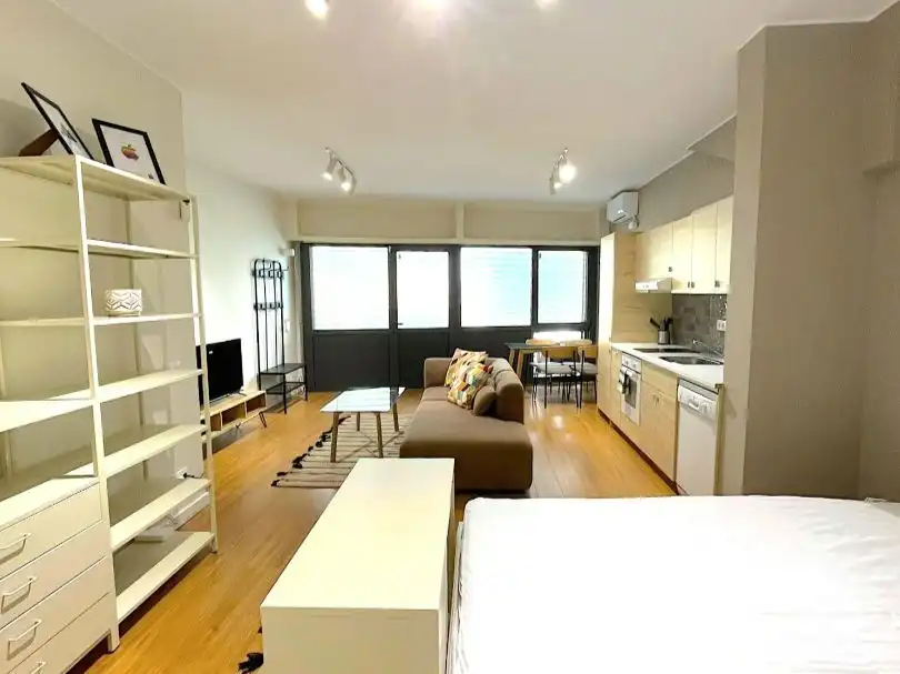 Flat for rent in Carrer D'espinoi, 16, El Putget i el Farró Exterior view of Flat for rent in Barcelona Capital with Air Conditioner