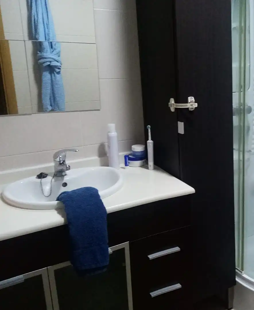 Piso de alquiler en Avinguda del Doctor Ruiz I Comes, El Castellar i l'Oliverar Baño de Piso de alquiler en Valencia con Aire acondicionado, Calefacción y Terraza
