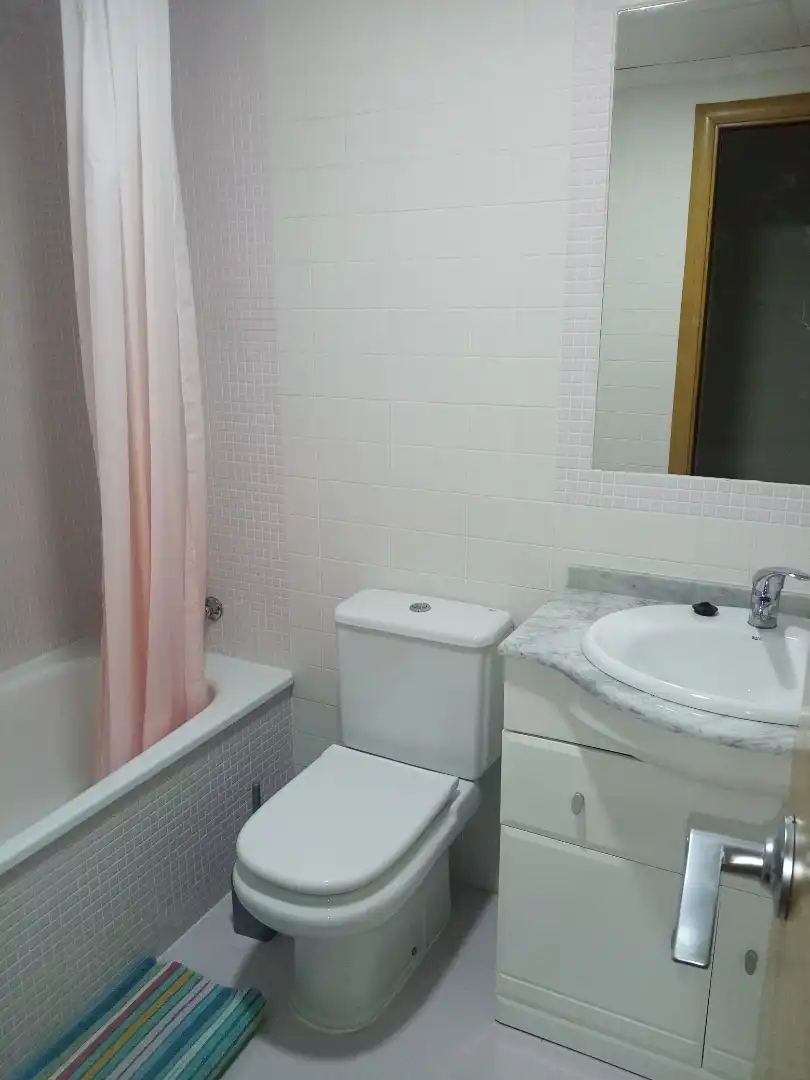 Piso de alquiler en Avinguda del Doctor Ruiz I Comes, El Castellar i l'Oliverar Baño de Piso de alquiler en Valencia con Aire acondicionado, Calefacción y Terraza