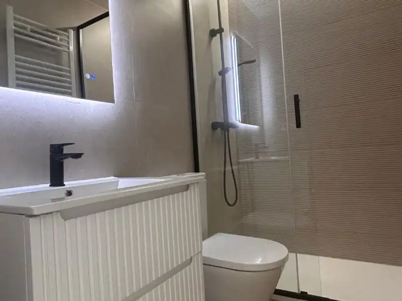 Flat for sale in Calle del Delfín, 1, Almenara -Ventilla Bathroom of Flat for sale in Madrid with Air Conditioner, Heating and Parquet flooring