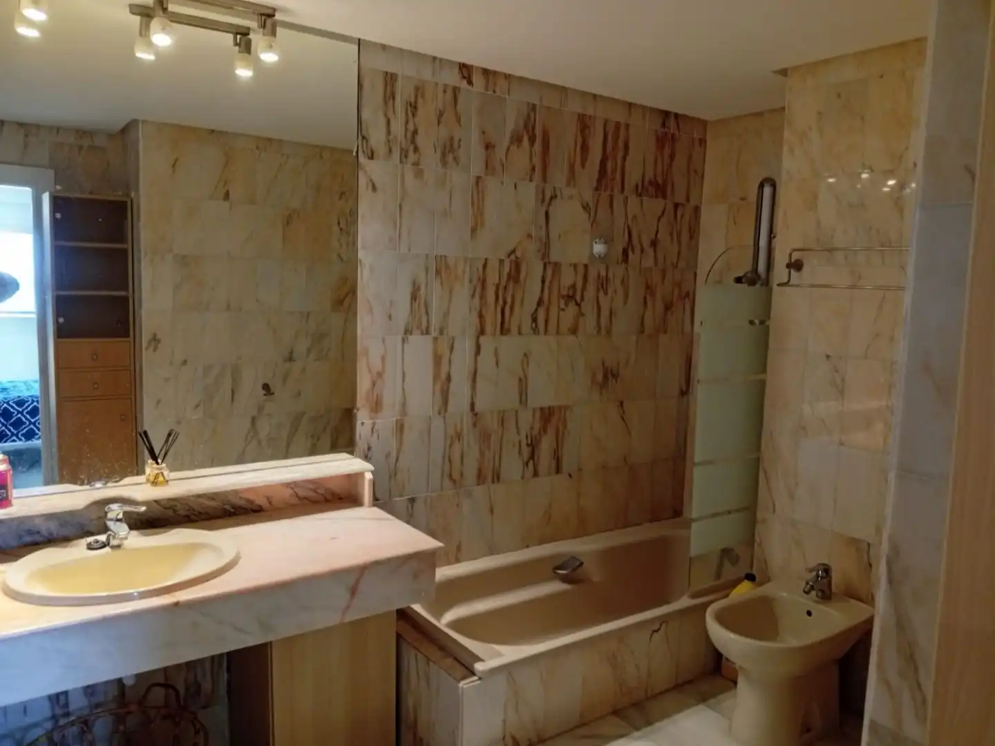 Flat for rent in Calle el Coloso, 1, Torrequebrada Bathroom of Flat for rent in Benalmádena with Air Conditioner, Terrace and Swimming Pool