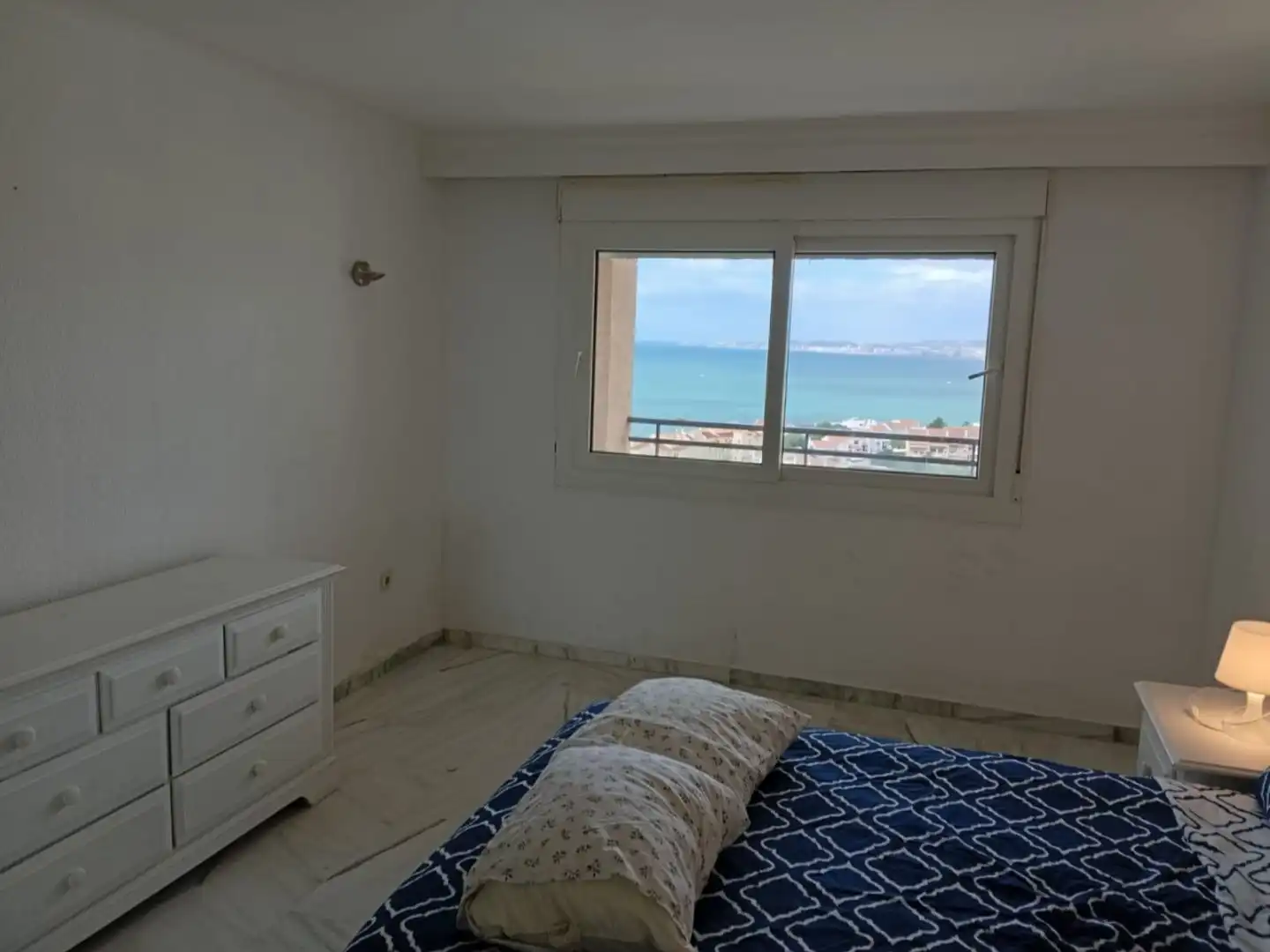 Flat for rent in Calle el Coloso, 1, Torrequebrada Bedroom of Flat for rent in Benalmádena with Air Conditioner, Terrace and Swimming Pool