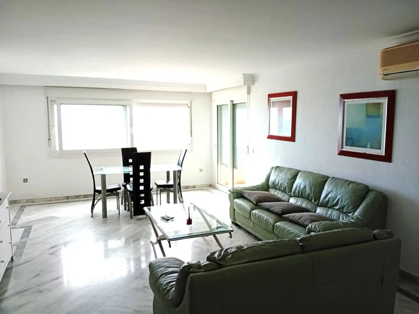 Flat for rent in Calle el Coloso, 1, Torrequebrada Living room of Flat for rent in Benalmádena with Air Conditioner, Terrace and Swimming Pool