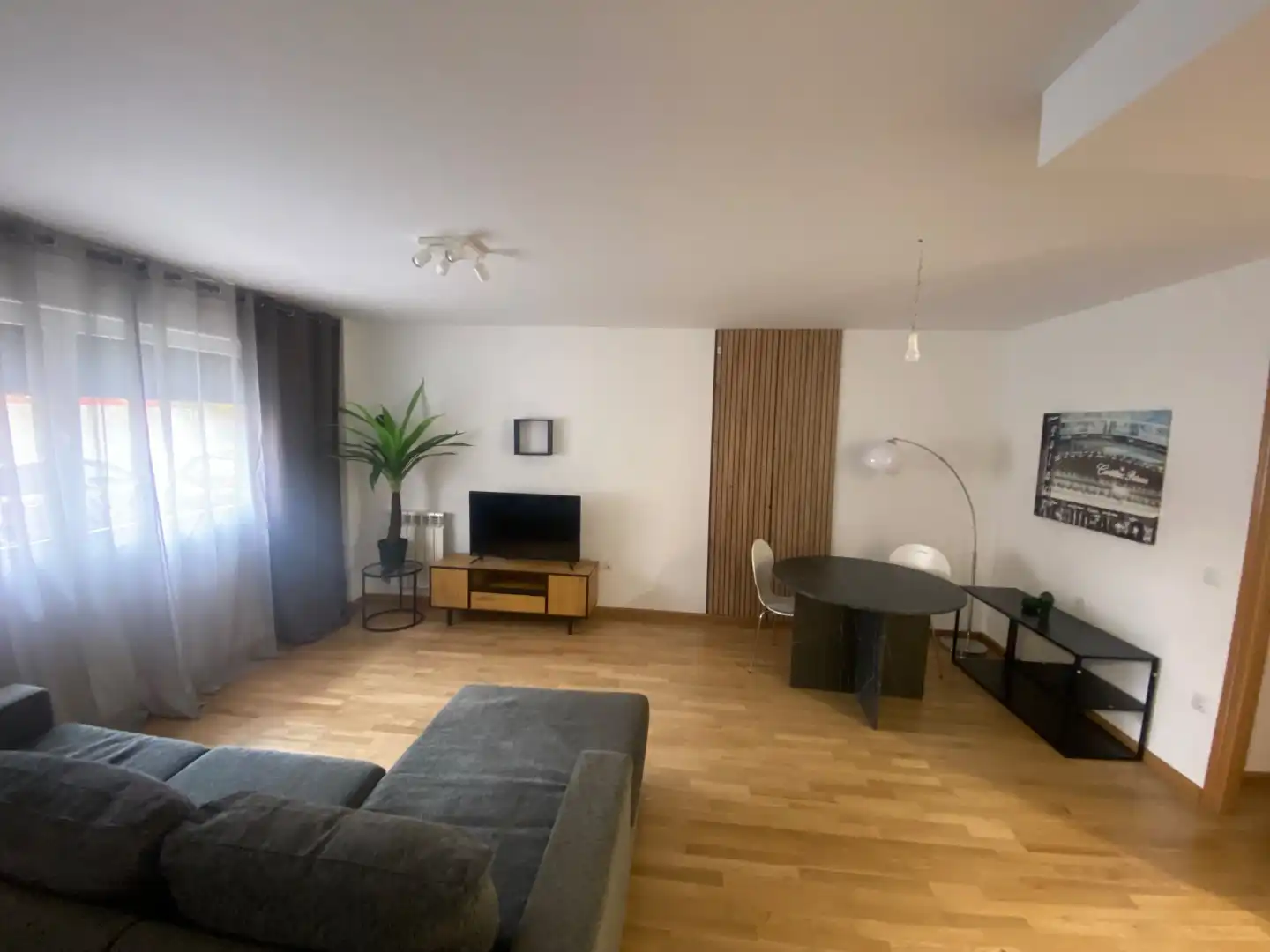 Flat for rent in Calle Benito Arias Montano, 34, San Esteban Living room of Flat for rent in León Capital with Heating, Parquet flooring and Furnished