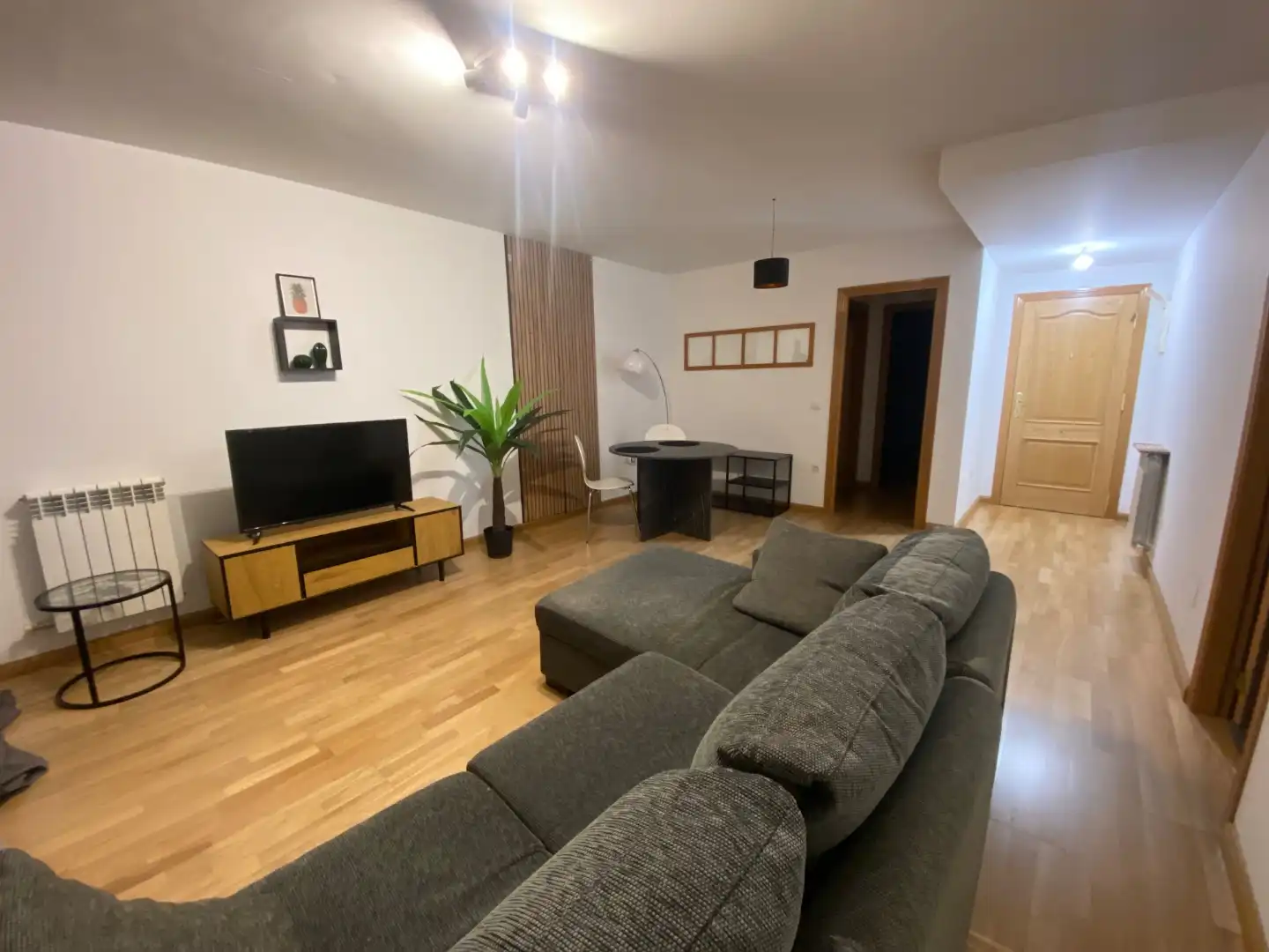 Flat for rent in Calle Benito Arias Montano, 34, San Esteban Living room of Flat for rent in León Capital with Heating, Parquet flooring and Furnished