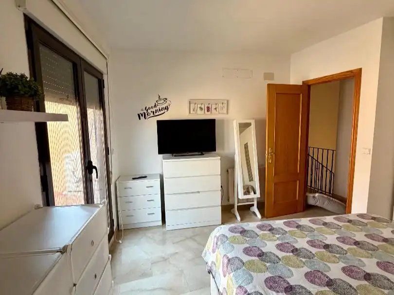Piso en venta en Calle Chico Colorín, 3, Monachil Habitación de Piso en venta en Monachil con Terraza