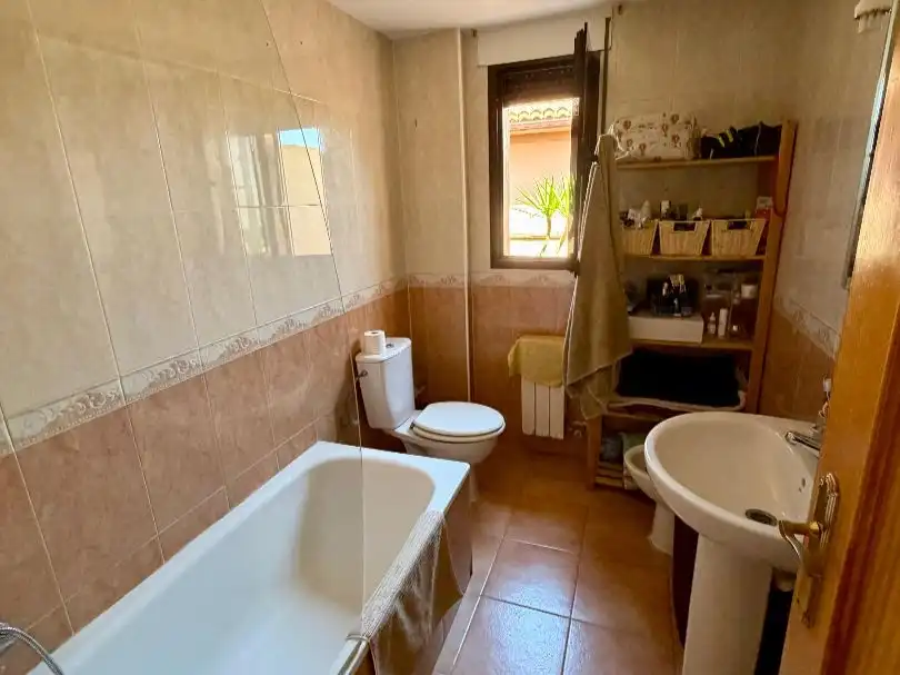 Piso en venta en Calle Chico Colorín, 3, Monachil Baño de Piso en venta en Monachil con Terraza