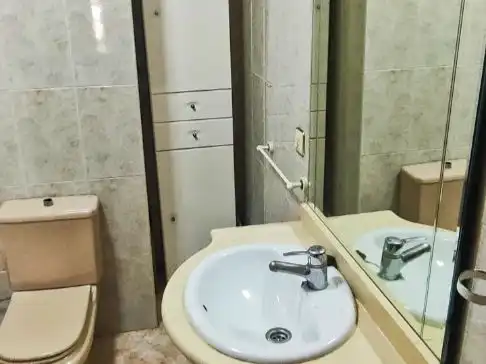 Piso en venta en Calle Cáceres, 7, Barrio Alto Baño de Piso en venta en San Juan de Aznalfarache con Aire acondicionado, Amueblado y Parking comunitario