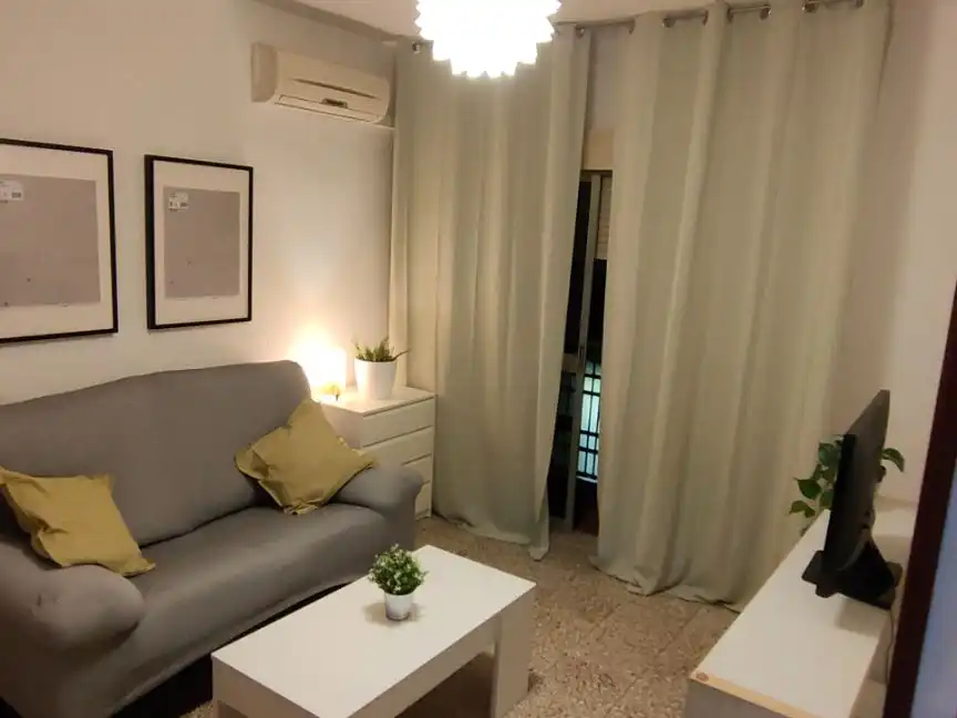 Piso en venta en Calle Cáceres, 7, Barrio Alto Sala de estar de Piso en venta en San Juan de Aznalfarache con Aire acondicionado, Amueblado y Parking comunitario