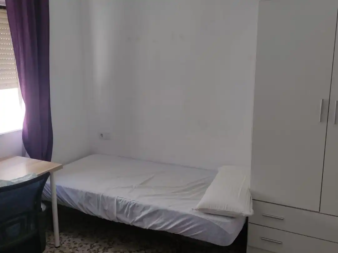Bedroom of Flat for rent in Sevilla  with Air Conditioner, Heating and Terrace