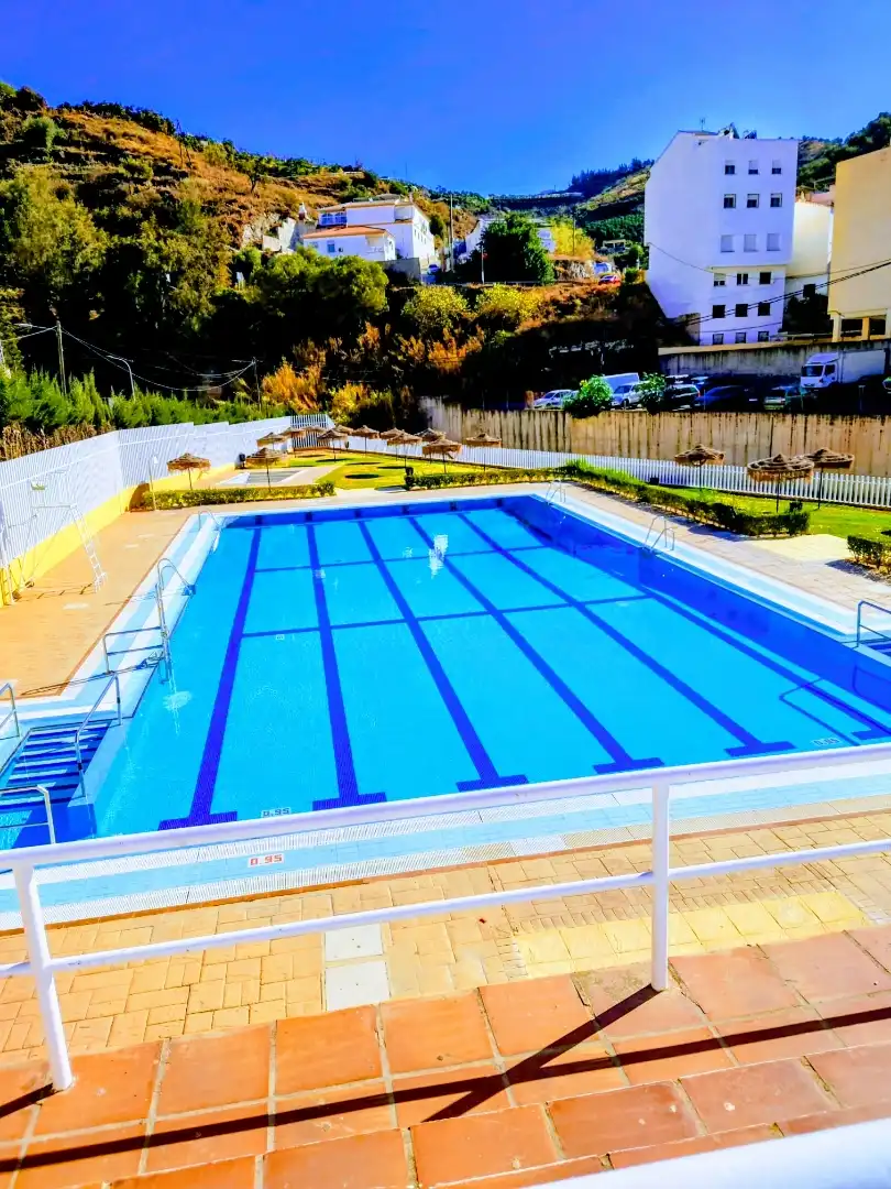 Casa adosada en venda a Plaza España, 3, Algarrobo pueblo Piscina de Casa adosada en venda en Algarrobo amb Moblat