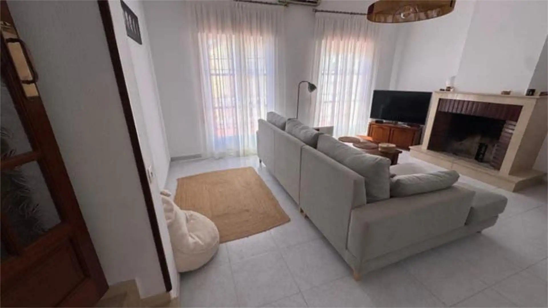 Casa adosada en venda a Villamartín Sala d'estar de Casa adosada en venda en Villamartín amb Calefacció, Jardí privat i Terrassa