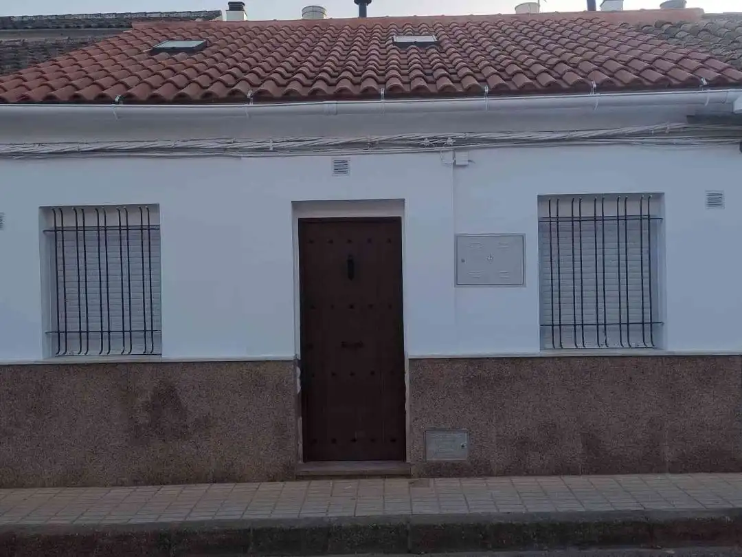 Casa adosada en venda a Calle Gertrudis Gomez de Avellaneda, 32, Constantina Vista exterior de Casa adosada en venda en Constantina amb Calefacció, Piscina i Moblat